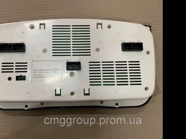 Панель приладів на автокран QY25K5